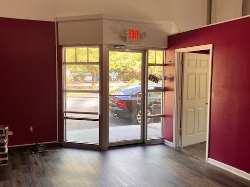 More Photos Of 141 N Main St, Summerville Storefront Retail Office For Lease