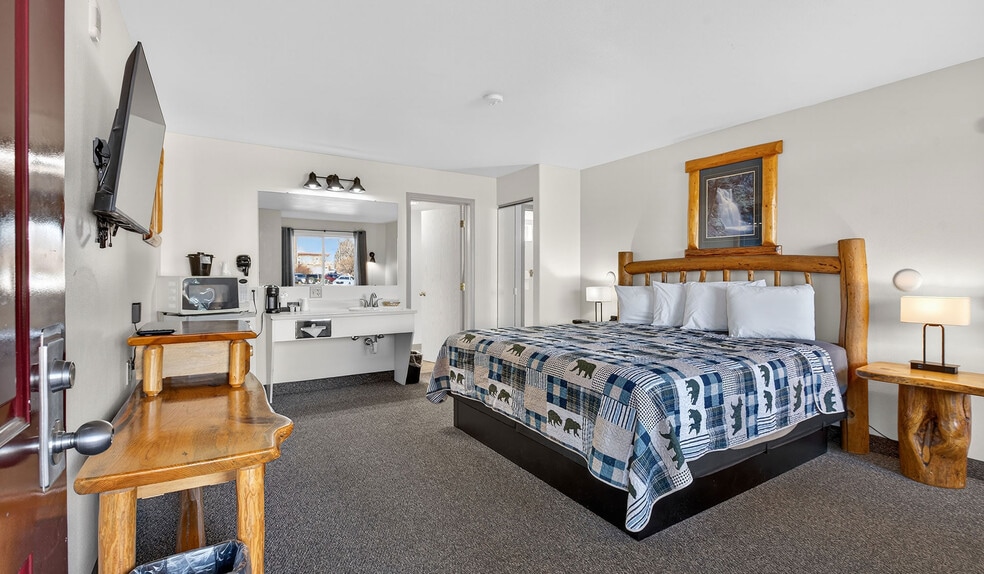 More Photos Of 102 E Greenwood St, Enterprise Hotel For Sale