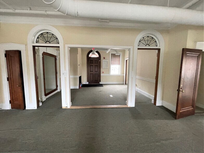 More Photos Of 2 York St, Biddeford Office For Sale