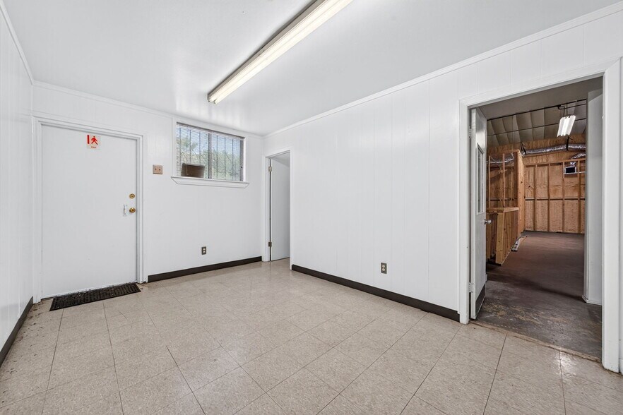 More Photos Of 4721 McCullough Ave, Olmos Park Warehouse For Lease
