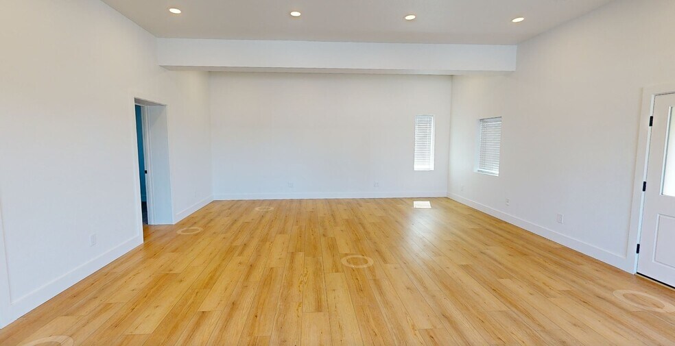 More Photos Of 4560 Auburn Blvd, Sacramento Distribution For Sale