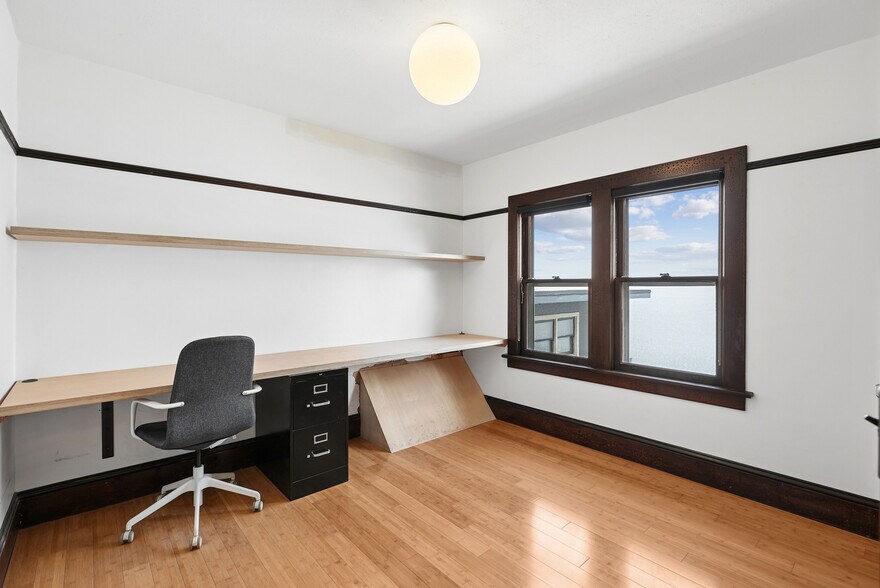 More Photos Of 2105 SE Ochoco St, Portland Office For Sale