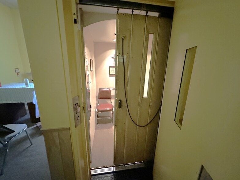 More Photos Of 1542 N Gilmor St, Baltimore Religious Facility For Sale