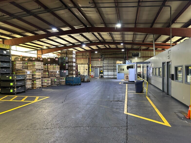 More Photos Of 138 Pierce St, Aurora Warehouse For Sale