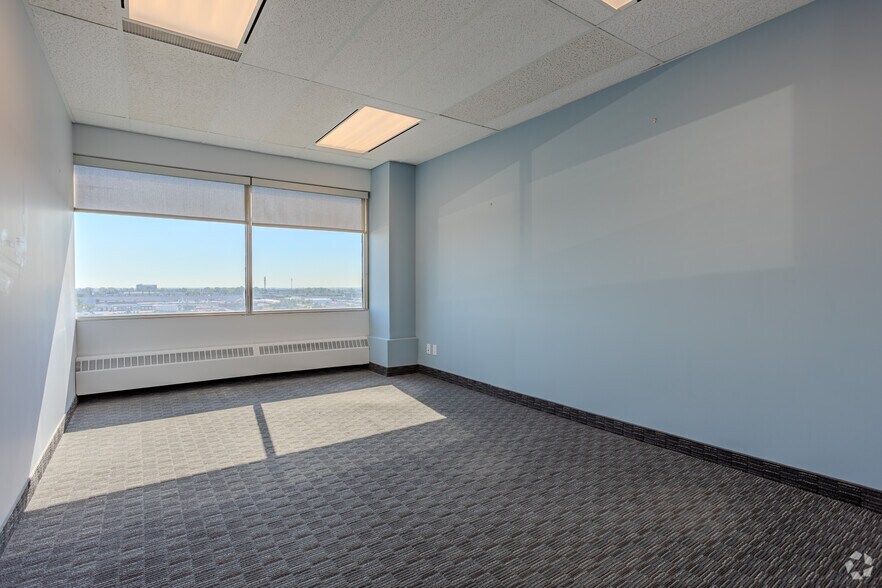 More Photos Of 5940 Macleod Trl SW, Calgary Coworking Space