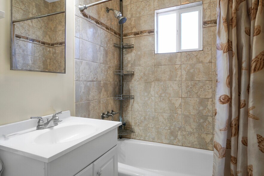 More Photos Of 11850 Hawthorne Blvd, Hawthorne Storefront Retail Residential For Sale