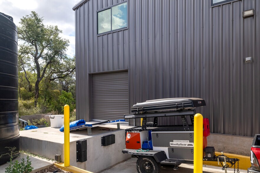 More Photos Of 15210 Fitzhugh Rd, Austin Warehouse For Sale