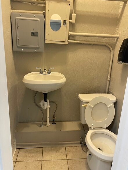 More Photos Of 4113-4117 Barrancas Ave, Pensacola Storefront For Lease