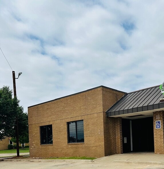 More Photos Of 11102 N Stratford Dr, Oklahoma City Office For Lease