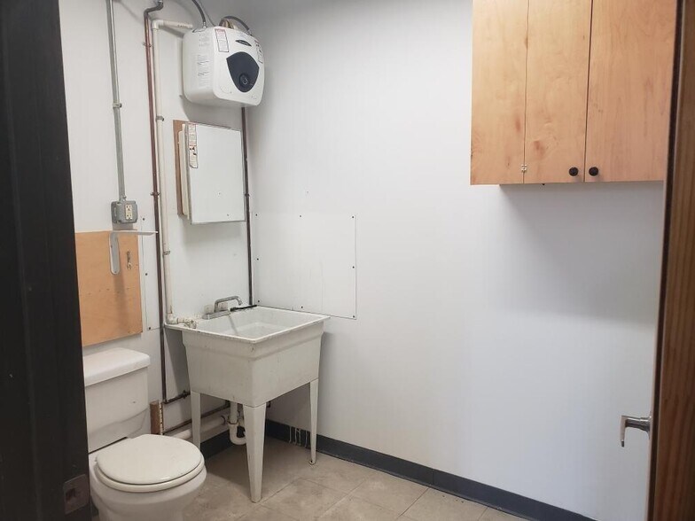 More Photos Of 477B Hasbrouck Ave, Kingston Manufacturing For Lease