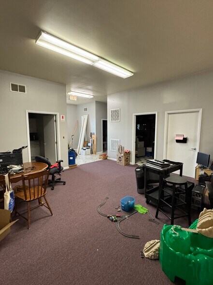 More Photos Of 684 W Main St, New Holland Office For Lease