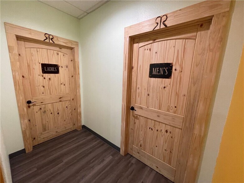 More Photos Of 1002 Victoria, Refugio Restaurant For Sale