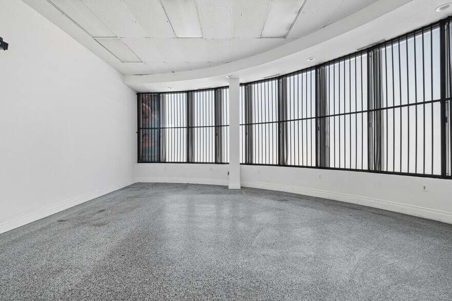 More Photos Of 18750 Crenshaw Blvd, Torrance General Retail For Sale