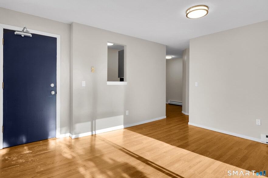 More Photos Of 5 Brookside Ln, Woodstock Apartments For Sale