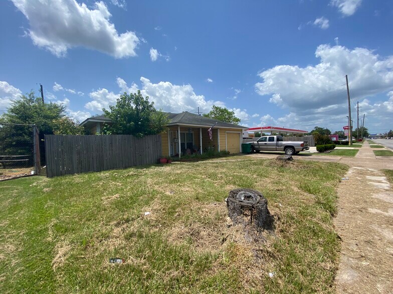 More Photos Of 2401 N 16th St, Orange Land For Sale