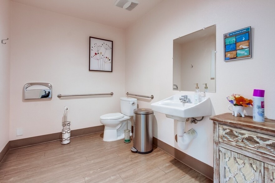 More Photos Of 343 E Alvarado St, Fallbrook Freestanding For Sale