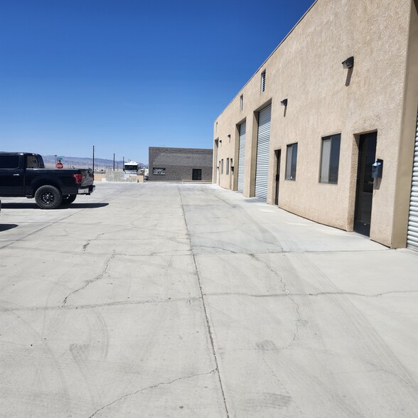 More Photos Of 2010 Holly Ave, Lake Havasu City Warehouse For Lease