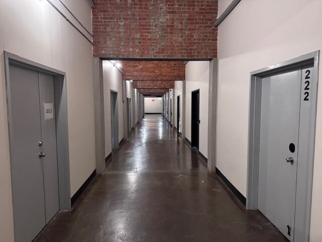 More Photos Of 3680-3700 Rue Saint-Patrick, Montréal Showroom For Lease