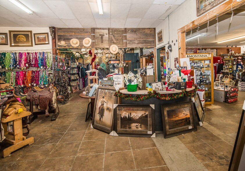 More Photos Of 917 Main St, Woodland Freestanding For Sale