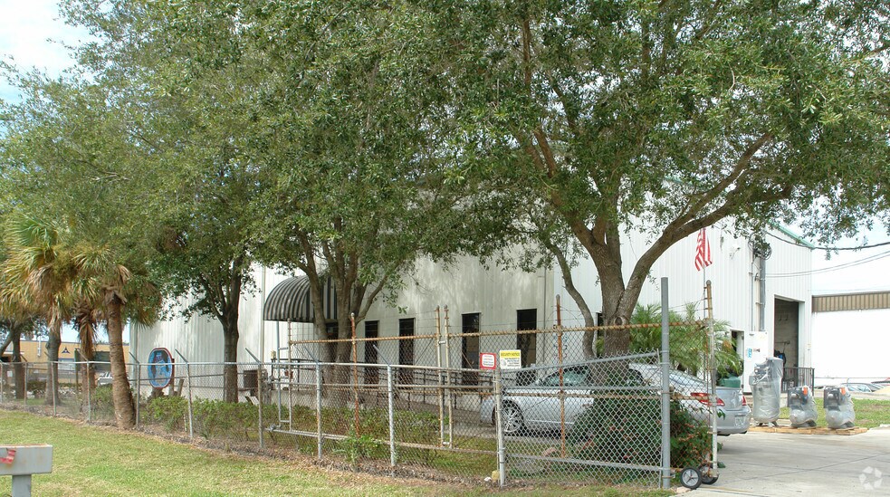 More Photos Of 5110 S Westshore Blvd, Tampa Warehouse For Lease