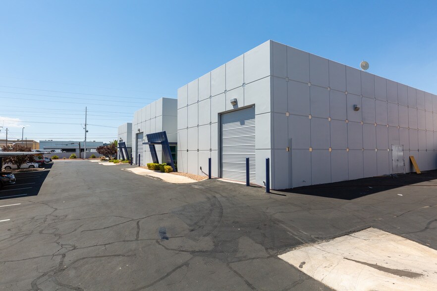 More Photos Of 3720 W Oquendo Rd, Las Vegas Warehouse For Lease