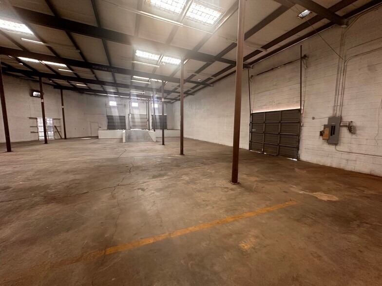 More Photos Of 2401 Alameda Ave, El Paso Showroom For Sale