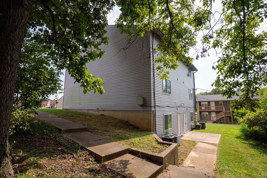 More Photos Of 412 Woodcreek Dr, Radcliff Apartments For Sale