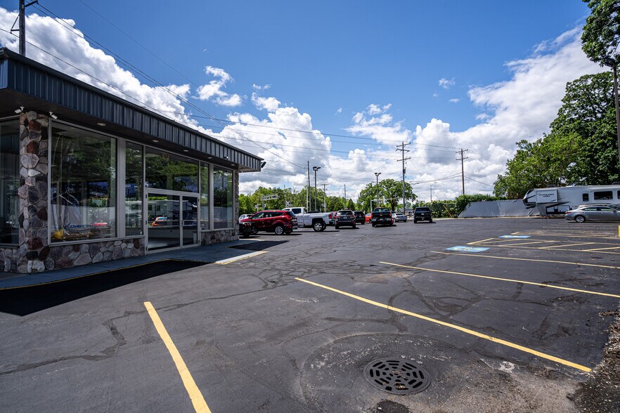 More Photos Of 5110 75th St, Kenosha Auto Dealership For Sale