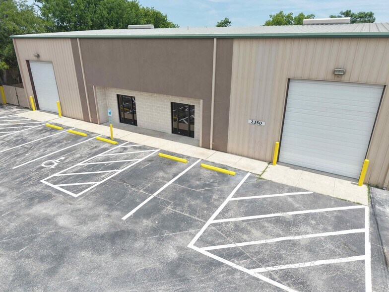 More Photos Of 2350 Patterson Industrial Dr, Pflugerville Warehouse For Lease