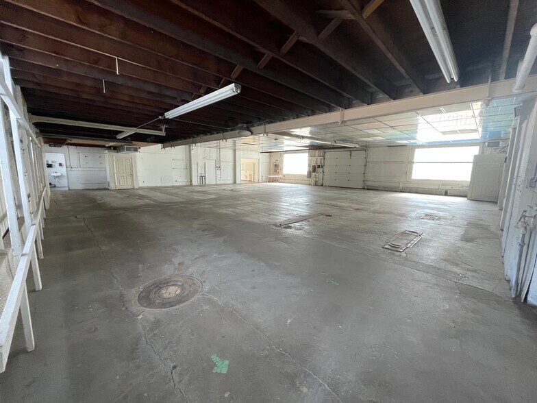 More Photos Of 167 Cleveland St, Elyria Freestanding For Sale