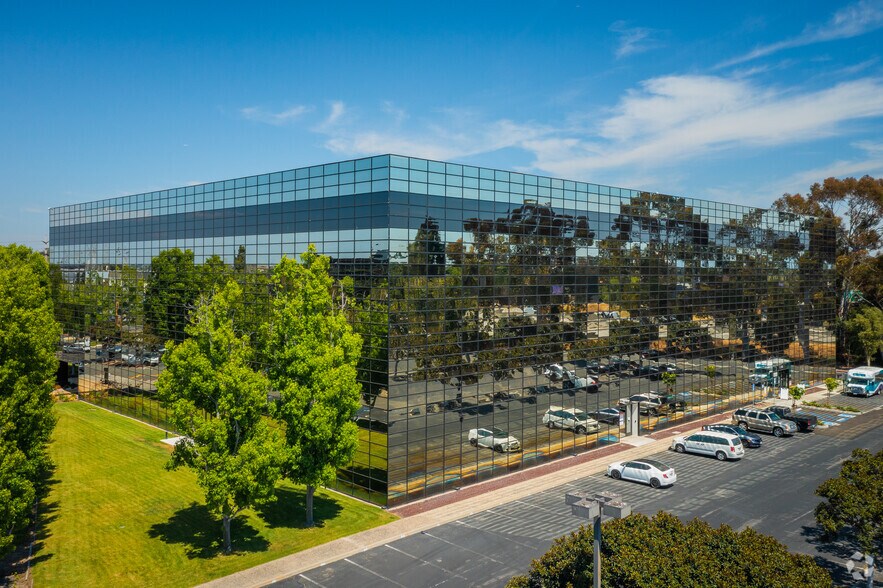 More Photos Of 1500 Hughes Way, Long Beach Office For Lease