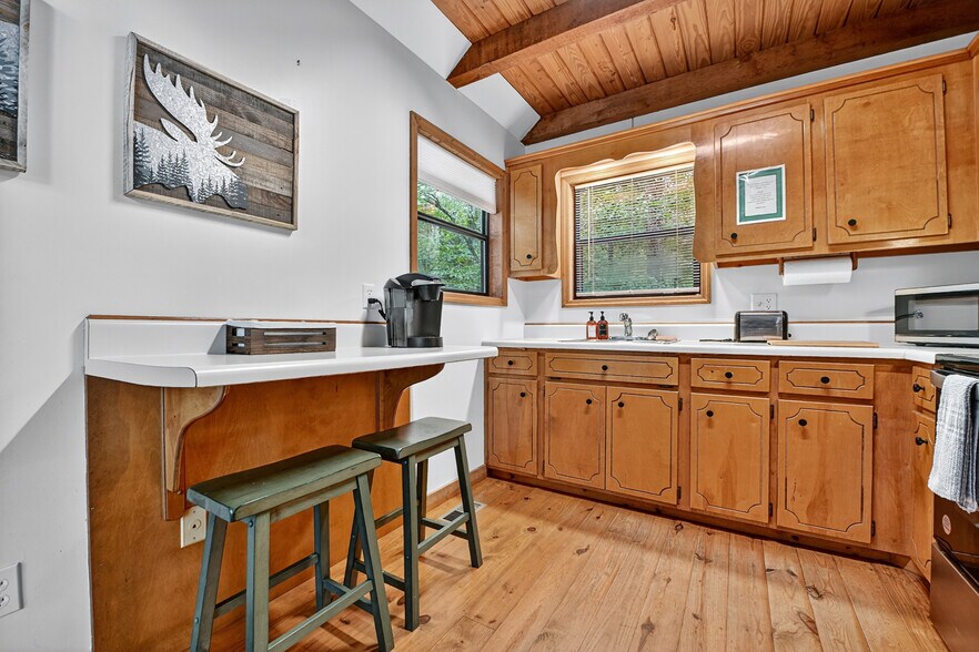 More Photos Of 77 Alpine Way, Blairsville Hotel For Sale