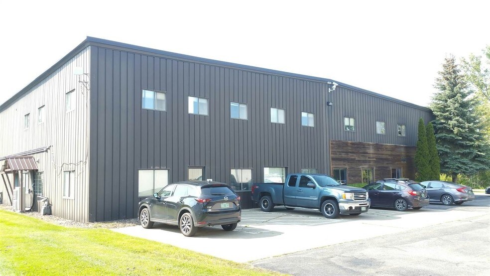 More Photos Of 121-127 Park Ave, Williston Office For Lease
