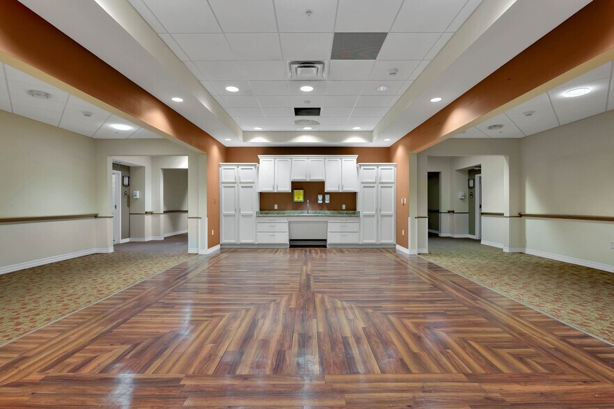 More Photos Of 654 N Econlockhatchee Trl, Orlando Healthcare For Sale
