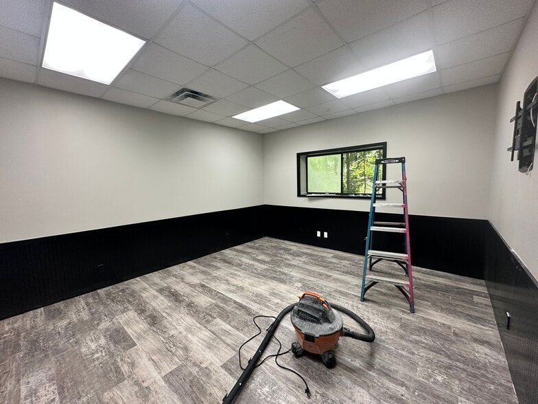 More Photos Of 4485 N Industrial Dr, Cumming Warehouse For Lease