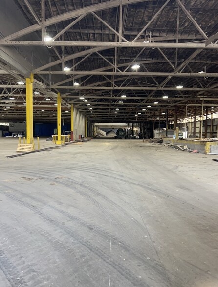 More Photos Of 1972 Gardner Blvd, Holly Hill Warehouse For Lease