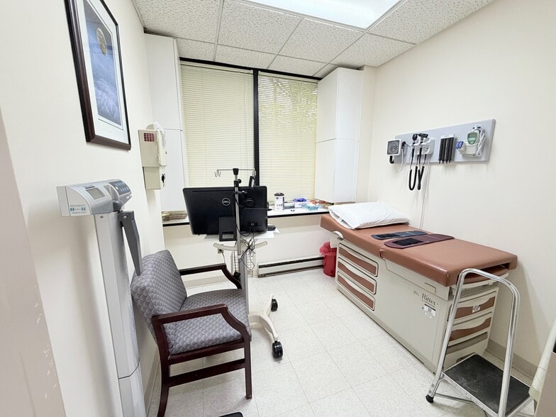 More Photos Of 1200 E Putnam Ave, Riverside Office For Lease