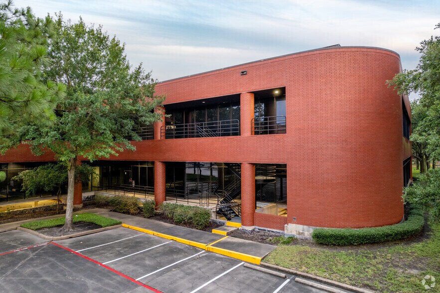 More Photos Of 600 Gemini St, Houston Office For Lease