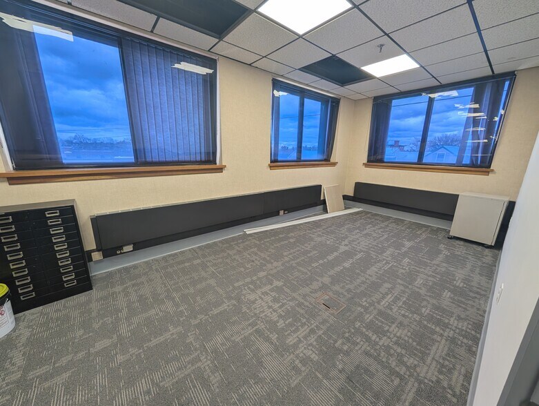 More Photos Of 136 Center St, Old Town Office For Sale