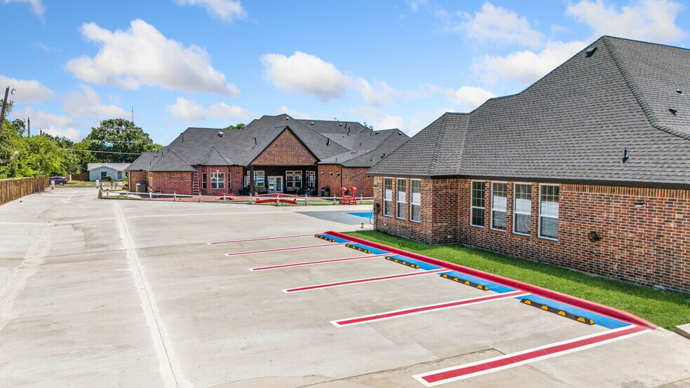 More Photos Of 703 E Oates Rd, Garland Unknown For Lease