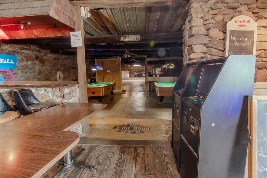 More Photos Of 18400 E B Hwy, Sheldon Flex For Sale