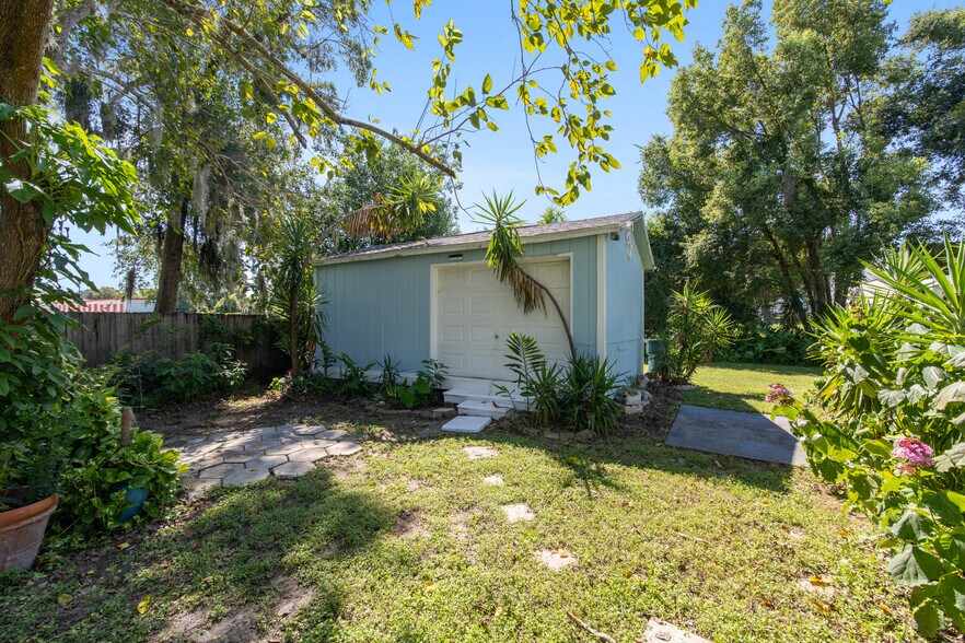 More Photos Of 1703 NE 8th Rd, Ocala Specialty For Sale