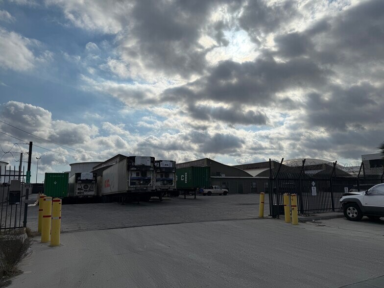 More Photos Of 2300 E Curry St, Long Beach Warehouse For Lease