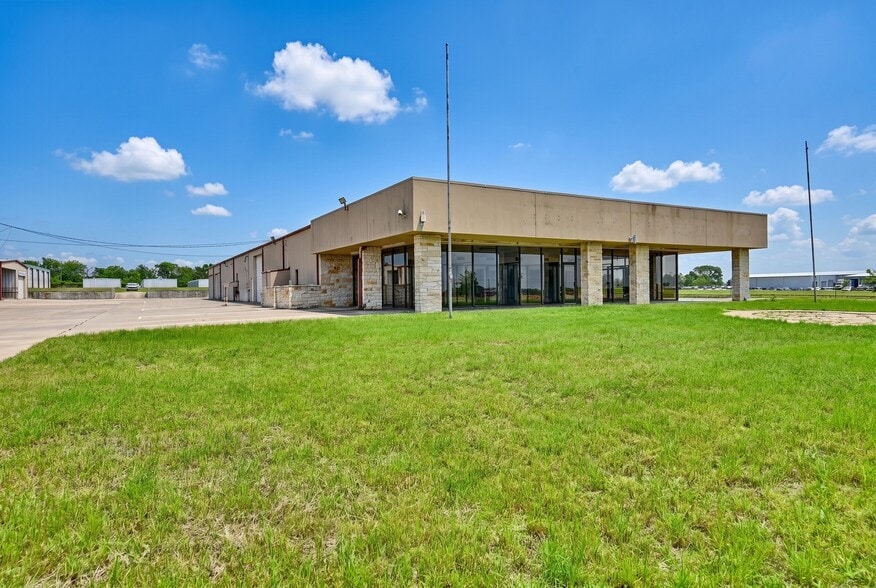 More Photos Of 9965 Highway 6, Navasota Auto Dealership For Sale
