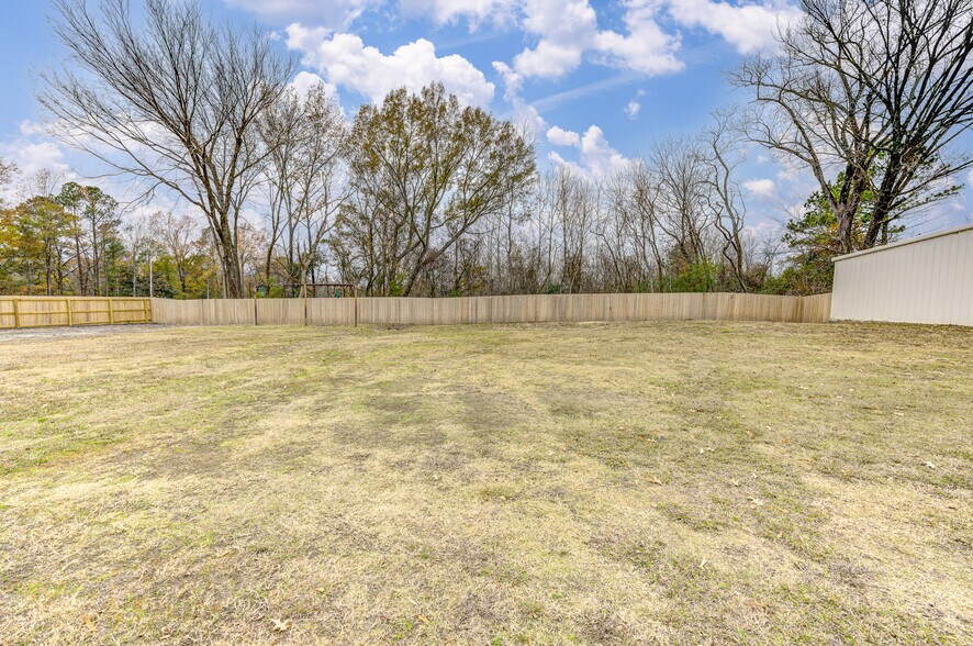 More Photos Of 6889 Paxton Rd, Vicksburg Office For Sale