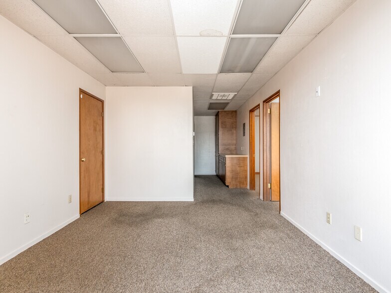 More Photos Of 3200 S Fairway St, Visalia Office For Lease