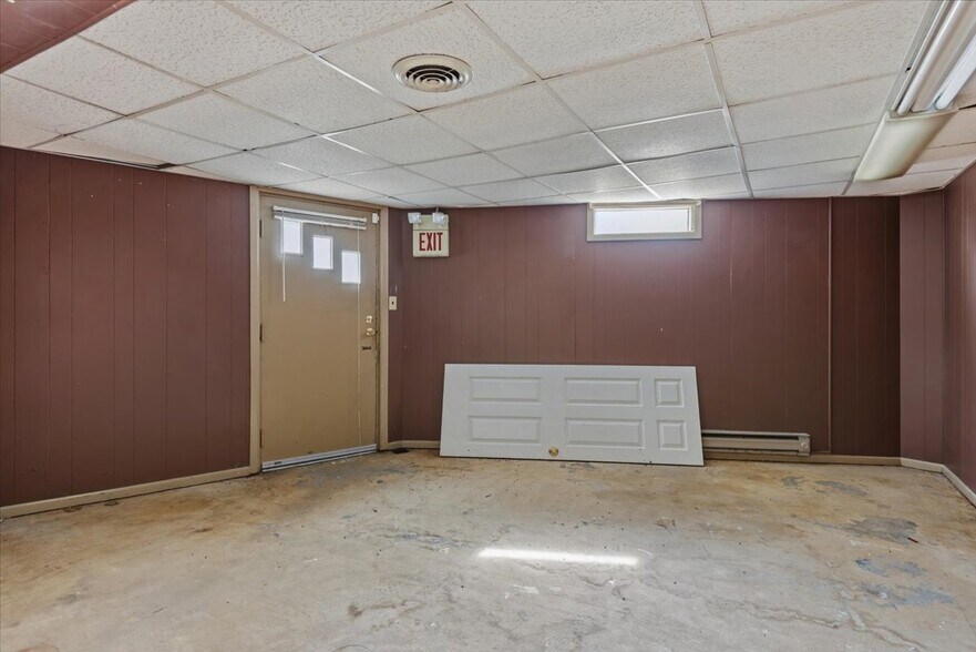 More Photos Of 2060 W Monroe St, Springfield Office For Sale