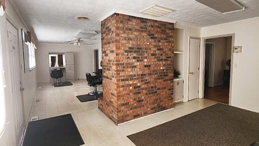 More Photos Of 7117 Raeford Rd, Fayetteville Freestanding For Lease