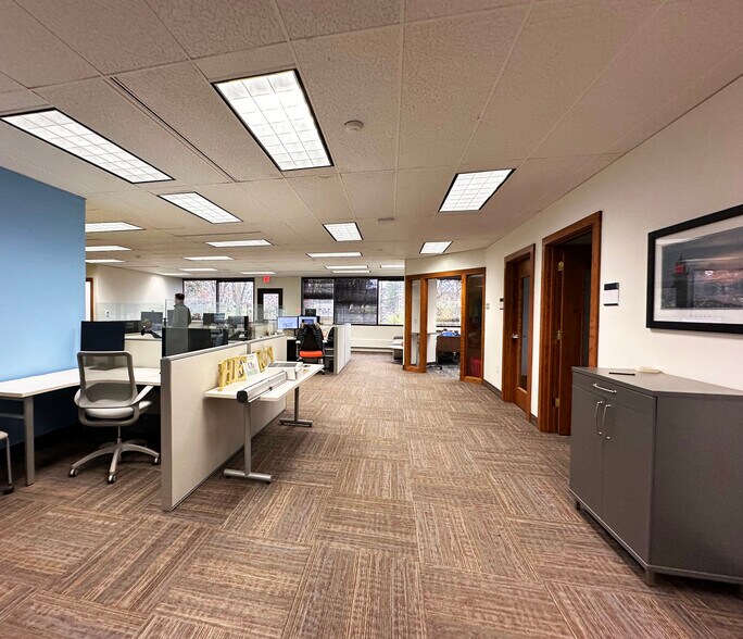 More Photos Of 4450 Cascade Rd SE, Grand Rapids Medical For Sale