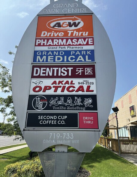 More Photos Of 719 Central Pky, Mississauga Storefront Retail Office For Lease